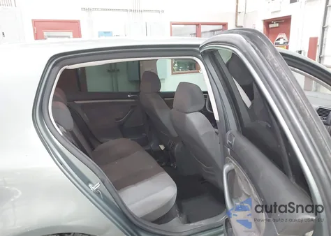 2007 Volkswagen Rabbit 4-Door z USA, uszkodzony, nr VIN WVWDS71K67W105945